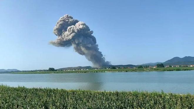 beat365-湖南一花炮厂爆炸员工称跑水沟趴下被石块砸头当